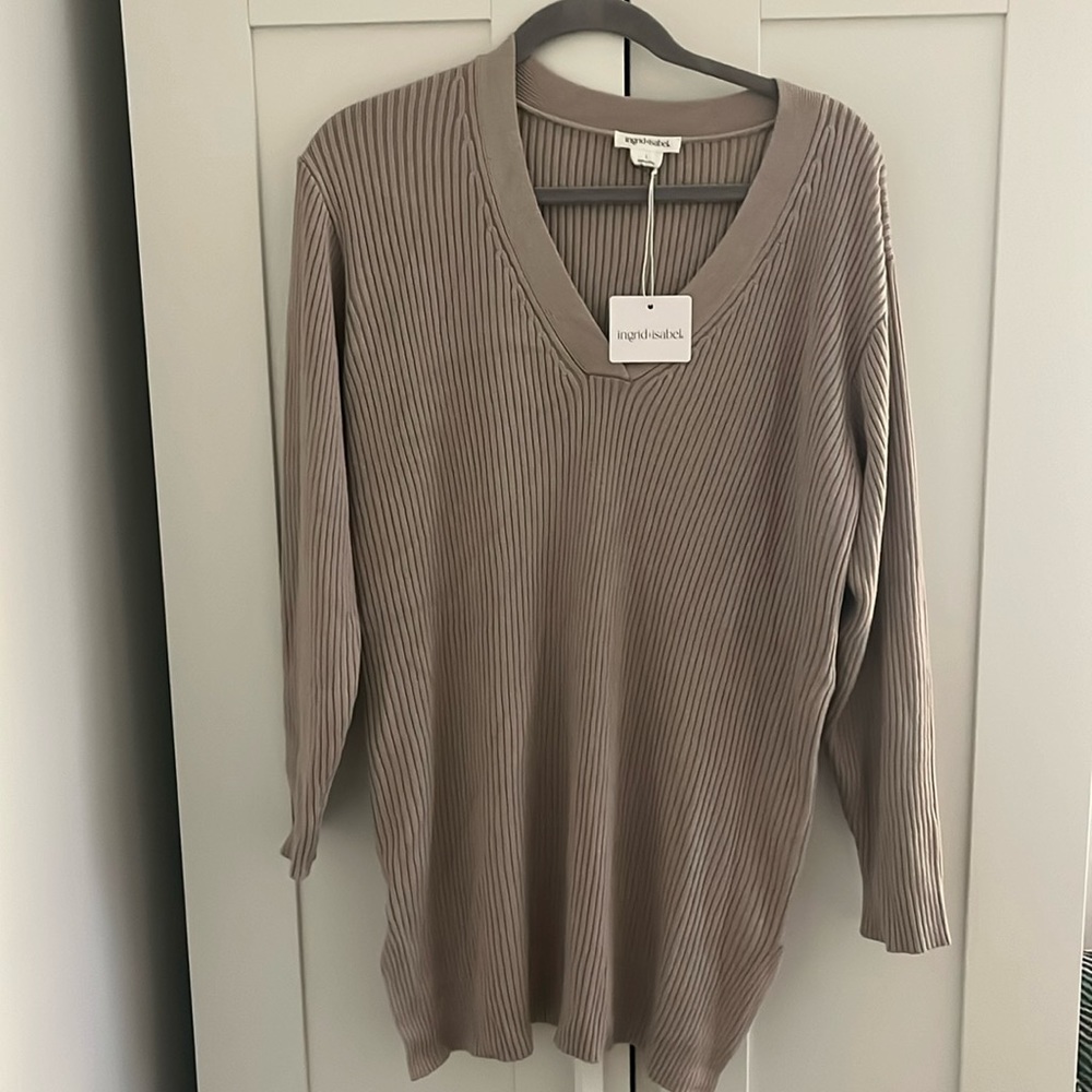 NWT Ingrid and Isabel maternity + nursing sweater